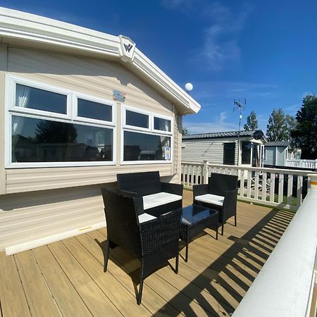8 Bed Sun Decked Caravan Unlimited High Speed Wifi And Fun At Seawick Holiday Park Clacton-on-Sea Exterior foto