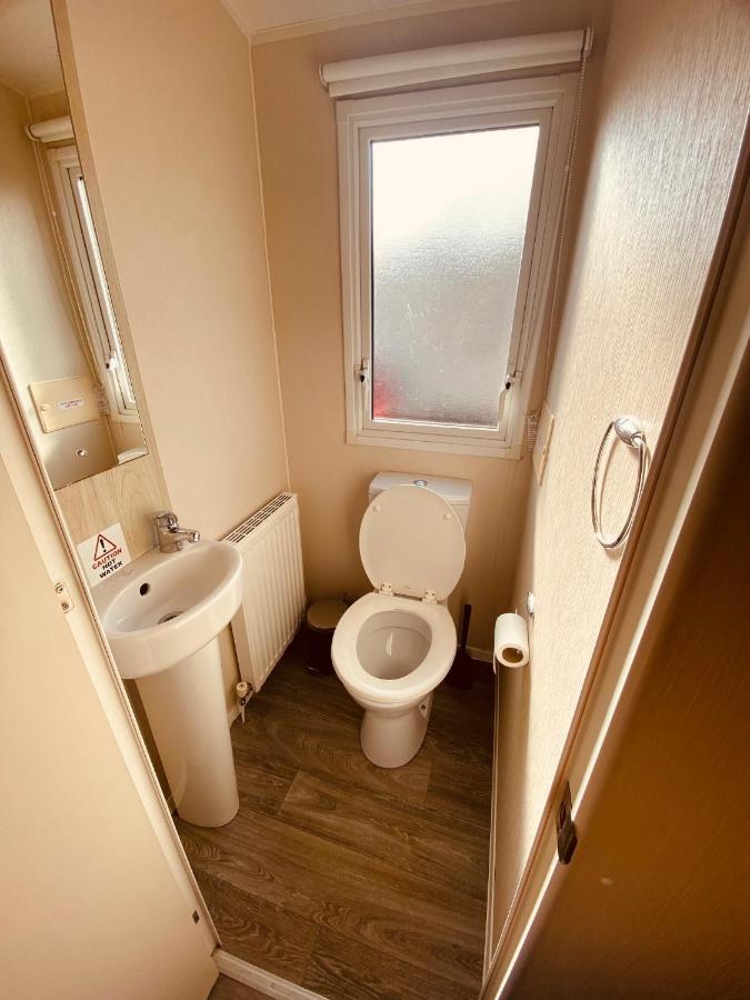 8 Bed Sun Decked Caravan Unlimited High Speed Wifi And Fun At Seawick Holiday Park Clacton-on-Sea Exterior foto