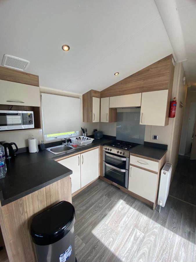 8 Bed Sun Decked Caravan Unlimited High Speed Wifi And Fun At Seawick Holiday Park Clacton-on-Sea Exterior foto
