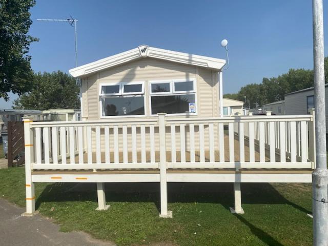 8 Bed Sun Decked Caravan Unlimited High Speed Wifi And Fun At Seawick Holiday Park Clacton-on-Sea Exterior foto