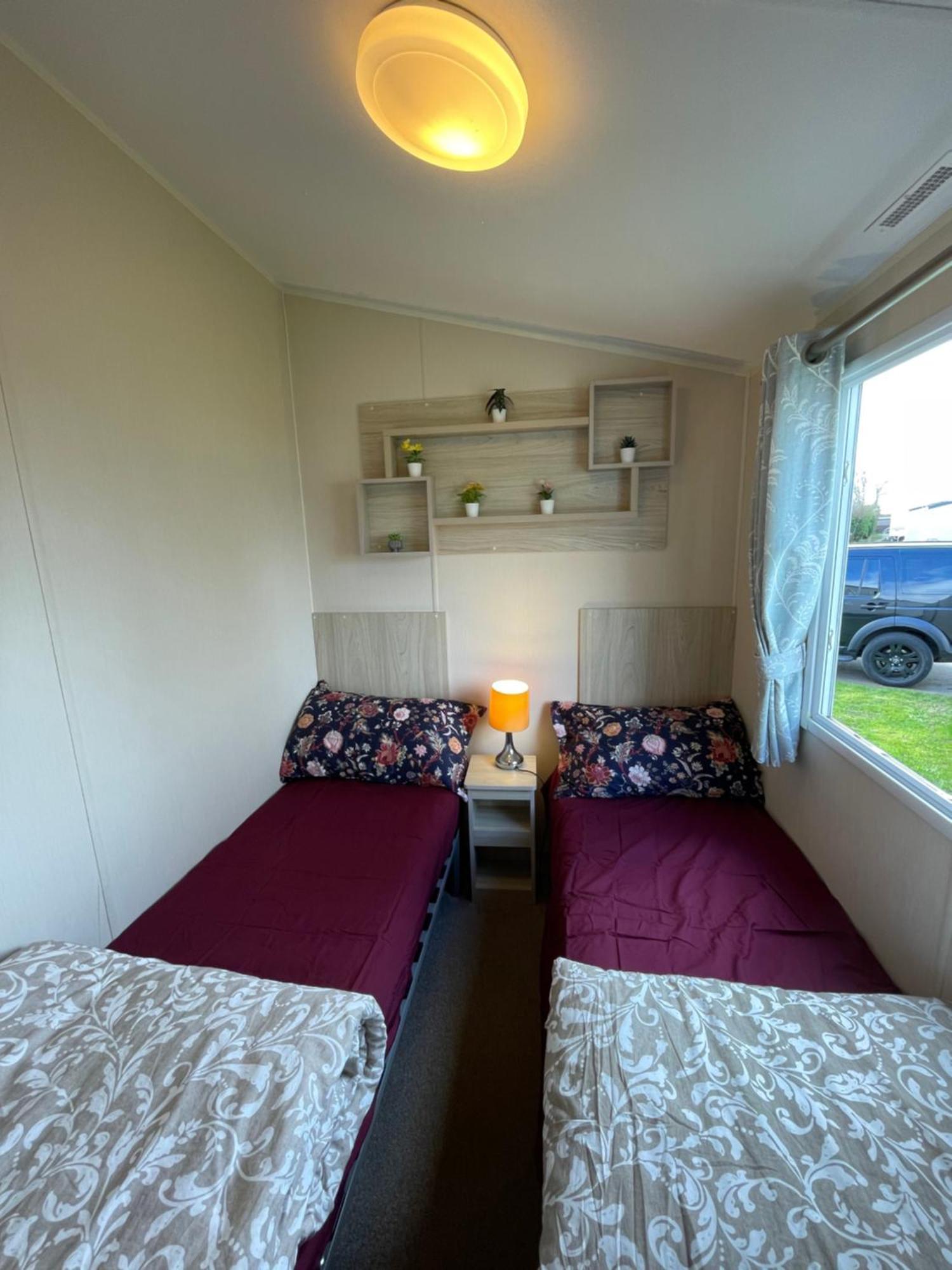 8 Bed Sun Decked Caravan Unlimited High Speed Wifi And Fun At Seawick Holiday Park Clacton-on-Sea Exterior foto