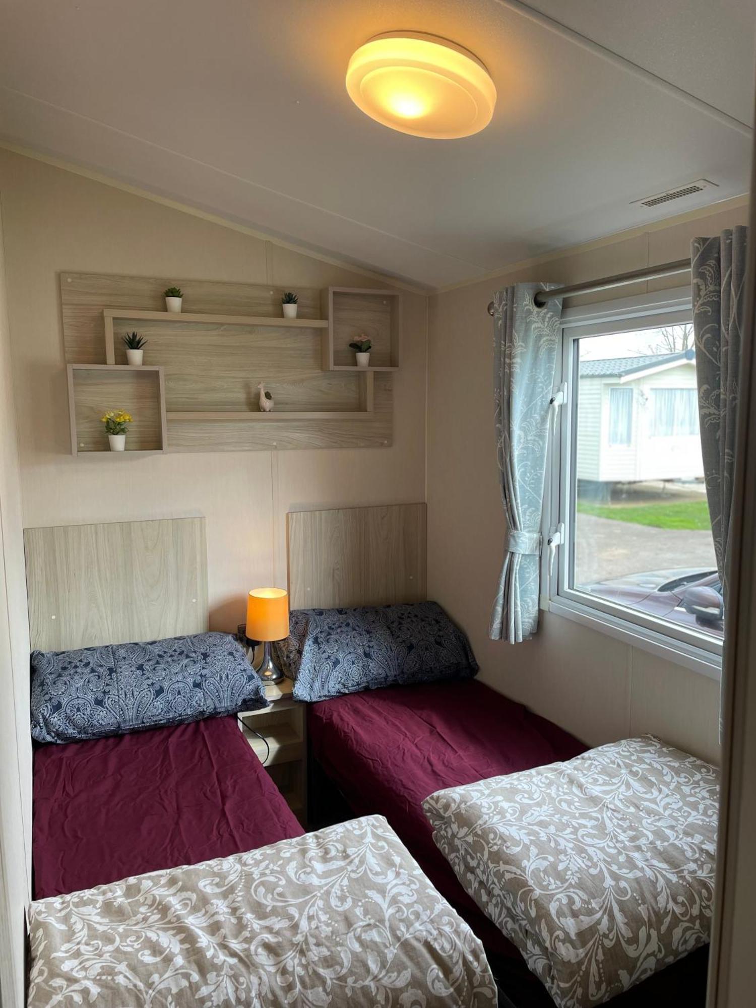 8 Bed Sun Decked Caravan Unlimited High Speed Wifi And Fun At Seawick Holiday Park Clacton-on-Sea Exterior foto